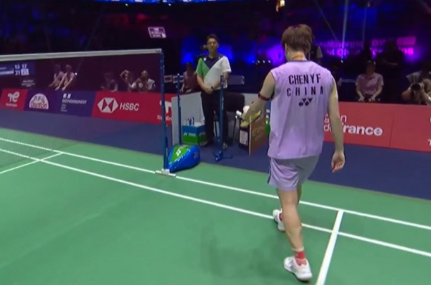 陈雨菲横扫安洗莹！赛后瘫倒在地并一瘸一拐，决赛复仇冲大满贯！